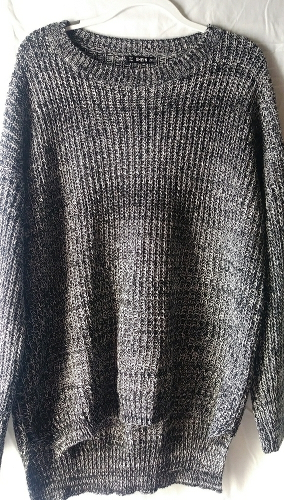 Hi-low black/white slouchy sweater